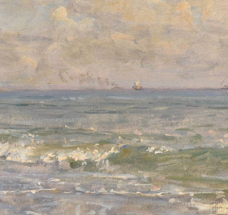 Impressionistisches Meeresgemälde mit sanften Wellen und Segelbooten am Horizont, in hellen Pastelltönen und lebendiger Pinselführung, vermittelt eine ruhige Küstenstimmung. Von Viggo Janhansen bei Galerie RIECK.