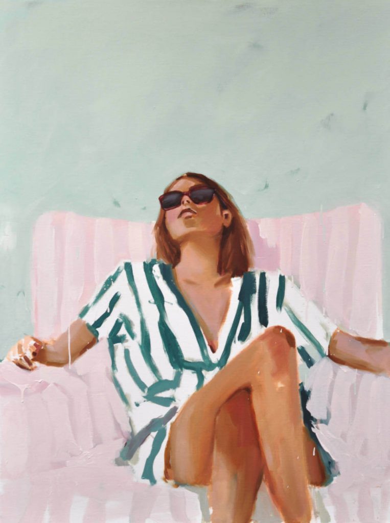 Galerie_Rieck_Siri_Gindesgaard_The_Dreamer Zeitgenössisches Porträtgemälde einer sitzenden Person im gestreiften Oberteil, locker gemalt in hellen Pastellfarben vor ruhigem Hintergrund mit moderner, luftiger Bildwirkung. Von Siri Gindesgaard bei Galerie RIECK.