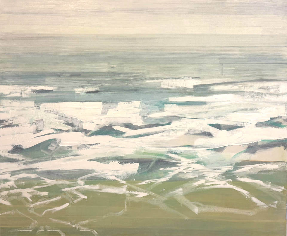 Abstrakte Meereslandschaft mit bewegten Wellenstrukturen und feinen Farbverläufen in Blau‑, Grün‑ und Sandtönen – zeitgenössische Malerei von Elke Hergert bei Galerie RIECK.