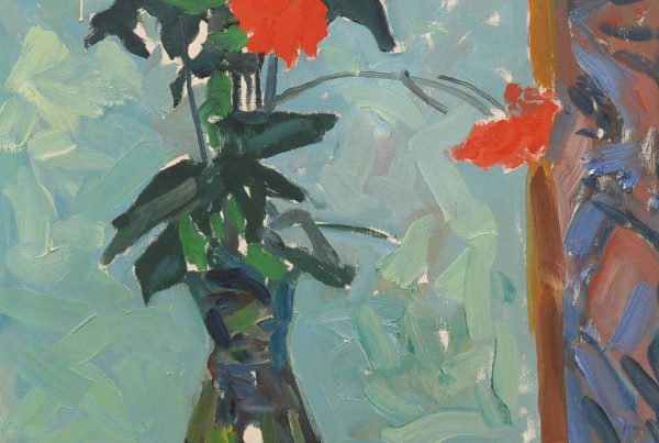 Gemälde „Blumenstillleben mit Äpfeln“ von Axel P. Jensen mit roten Blüten in einer Vase und vier Äpfeln vor blaugrünem Hintergrund.