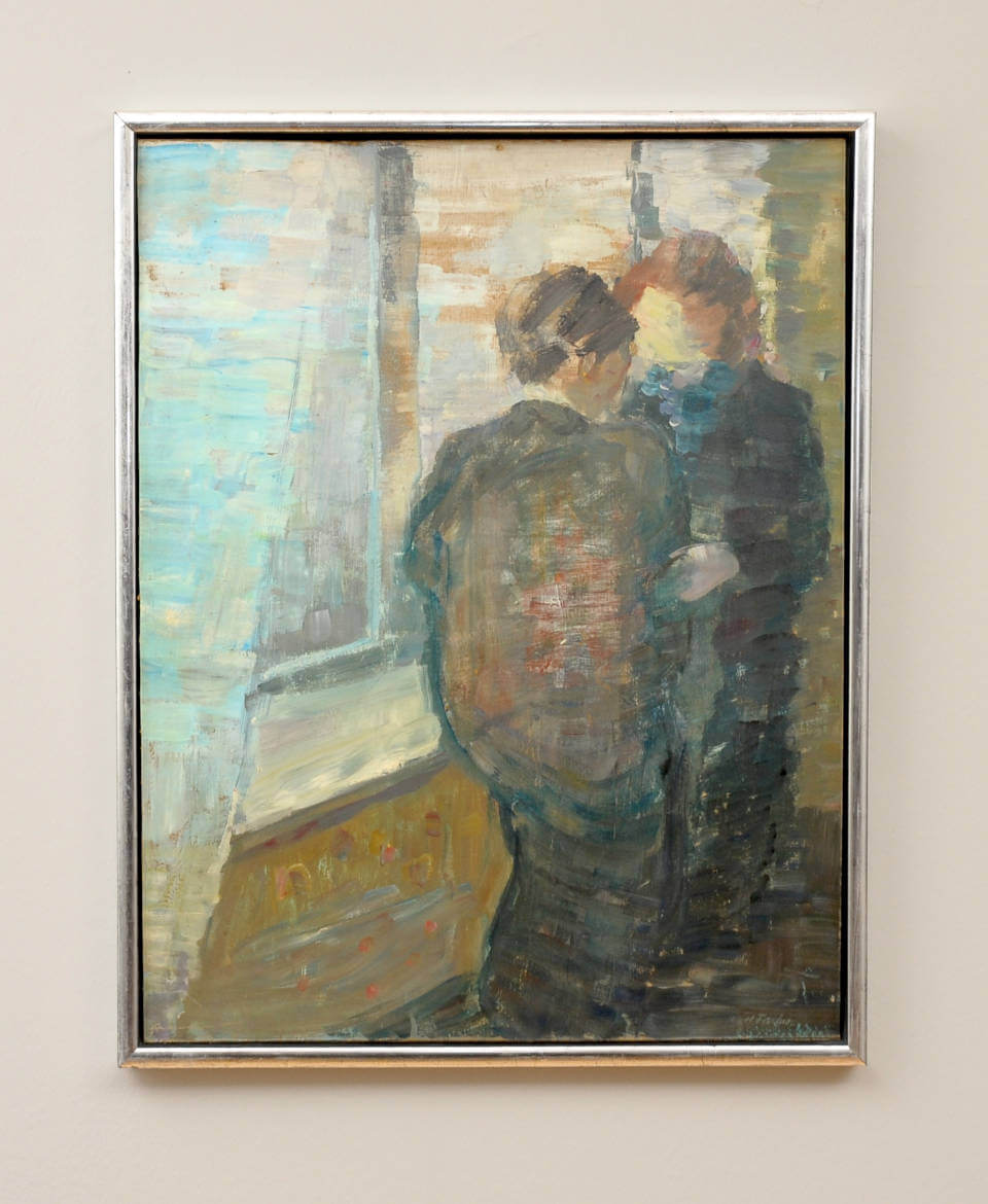 Gemälde „Frauen am Fenster“ von Carl Fischer mit zwei Personen in dunkler Kleidung vor einem hellen Fenster. Mit Rahmen.