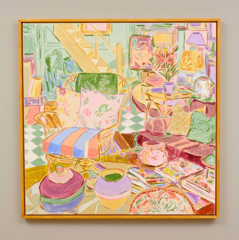 Gemälde „Daily View“ von Mads Rafte Hein: farbintensives Interieur mit Sesseln, Tischen, Vasen, Büchern, Pflanzen und Leuchten bei Galerie RIECK - mit Rahmen