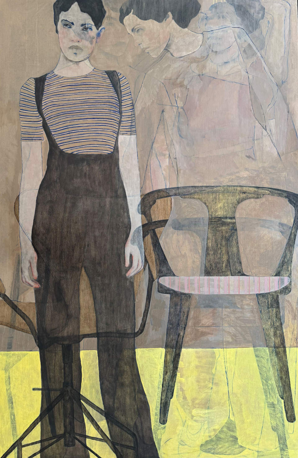 Lichtvorstellungen VIII von André Lundquist mit stehender Figur, überlagerten Zeichnungsebenen, Stuhlmotiv und subtilen Grau-, Blau- und Beigetönen in figurativer Malweise.