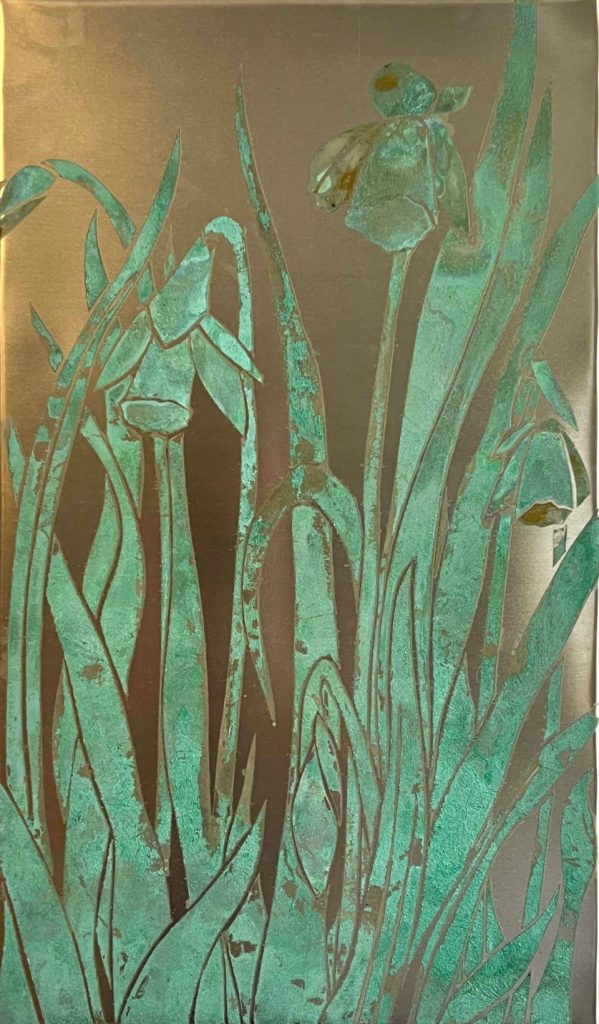 Galerie_RIECK_Eva_Louise_Buus_Daffodils Daffodils von Eva Louise Buus: Stilisierte Narzissen und Frühlingsblumen mit langen Blättern in Türkis- und Kupfertönen, inspiriert von der nordischen Natur.