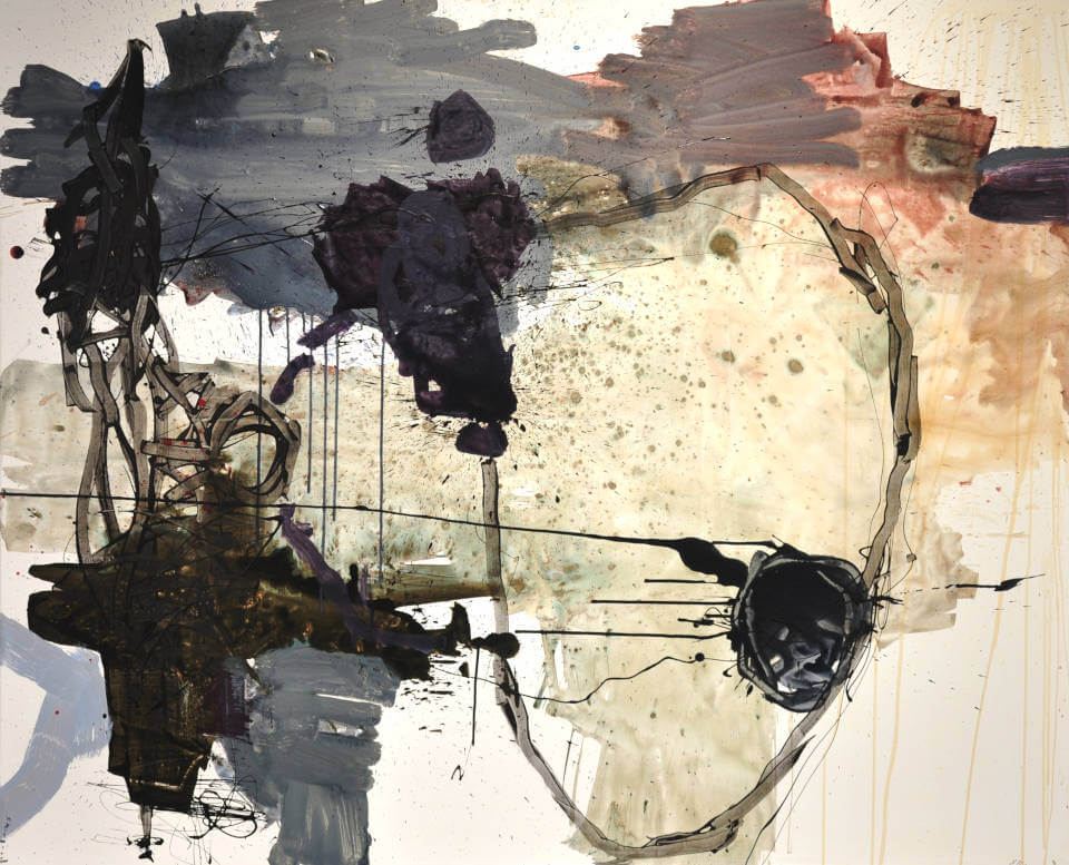 Abstrakte Komposition von Peter Skovgaard mit expressiven Pinselspuren, Tuschelinien und Flächen in Schwarz, Grau, Beige und Violett auf hellem Hintergrund.